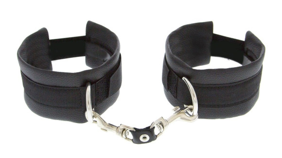Чёрные полиуретановые наручники Luxurious Handcuffs Чёрные полиуретановые наручники Luxurious Handcuffs