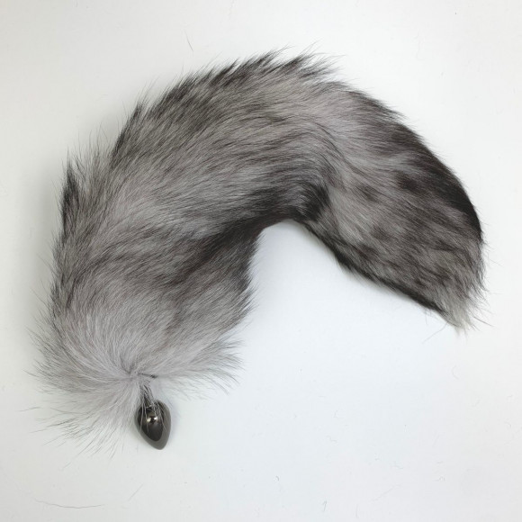 Серебристая металлическая анальная втулка с черно-белым хвостом - размер S Серебристая металлическая анальная втулка с черно-белым хвостом - размер S