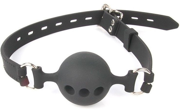 Черный силиконовый кляп-шарик с отверстиями на регулируемом ремешке Черный силиконовый кляп-шарик с отверстиями на регулируемом ремешке