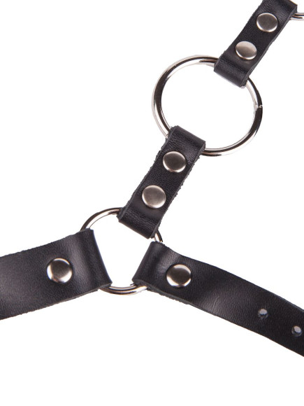 Кляп-кольцо на чёрных кожаных ремешках с застёжкой Кляп-кольцо на чёрных кожаных ремешках с застёжкой