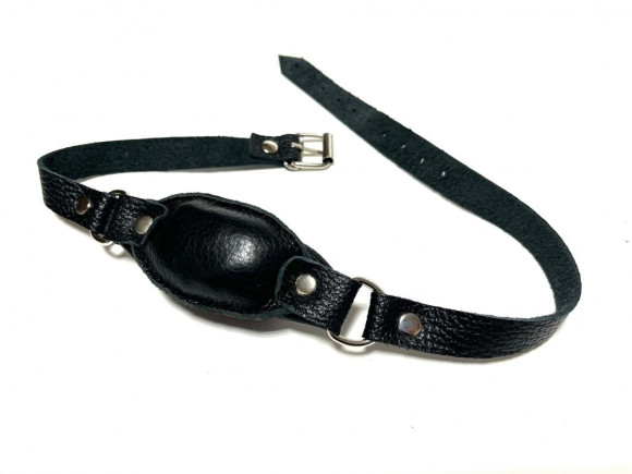 Черный кожаный кляп на ремешках с пряжкой Черный кожаный кляп на ремешках с пряжкой