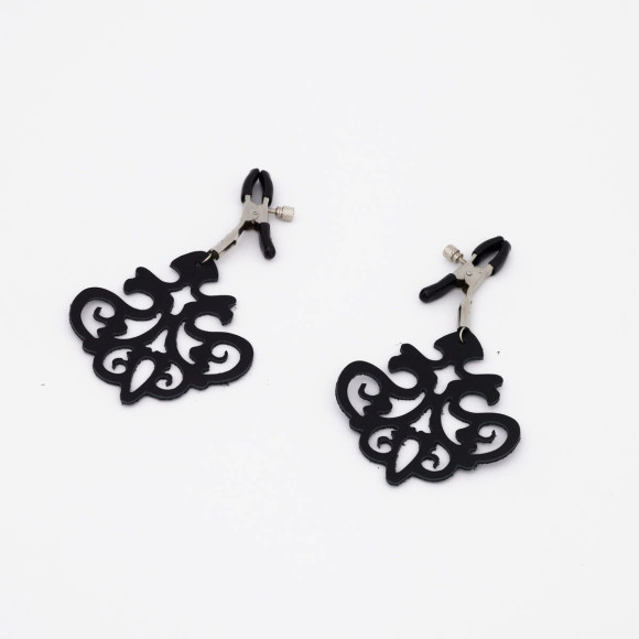 Зажимы на соски с черными кожаными подвесками