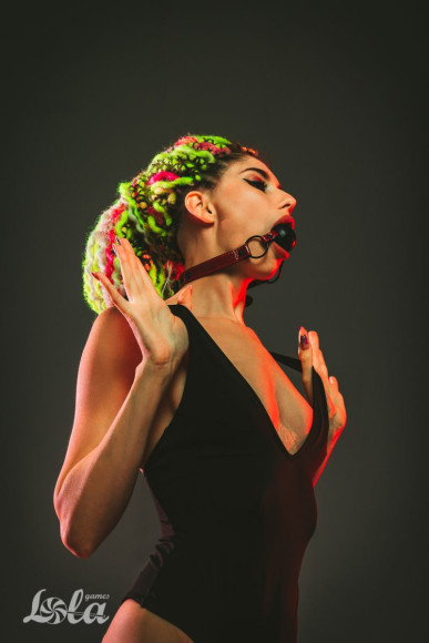 Черно-красный кляп-шарик Love Bite Черно-красный кляп-шарик Love Bite