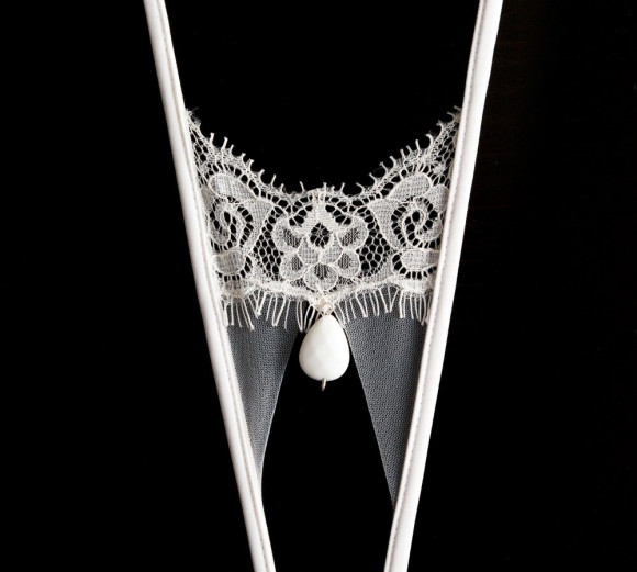 Открытые кружевные трусики Goccia с крупной бусиной Открытые кружевные трусики Goccia с крупной бусиной