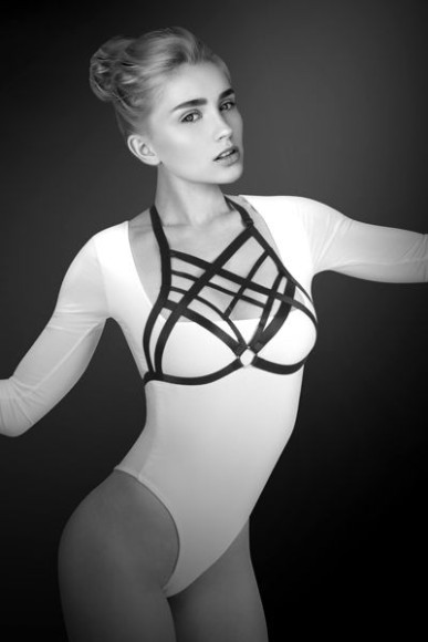 Черная упряжь на грудь Clara Черная упряжь на грудь Clara