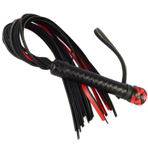 Черно-красная кожаная плеть с петлёй - 65 см. Черно-красная кожаная плеть с петлёй - 65 см.